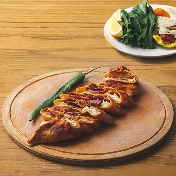 Salçalı Peynirli Sucuklu Pide